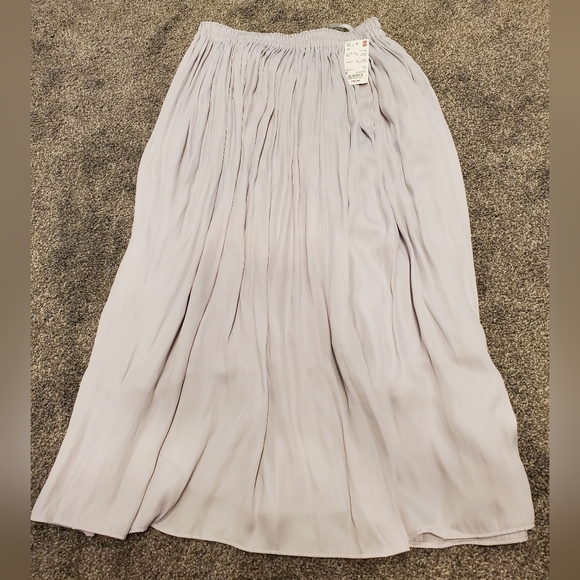 Uniqlo Gather Skirt - Picture 5 of 6